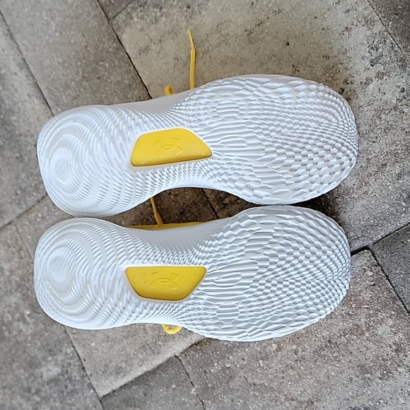 Under Armour Team Curry Flow 8 Smooth Butter & White Basketball Sneakers - Picture 8 of 8